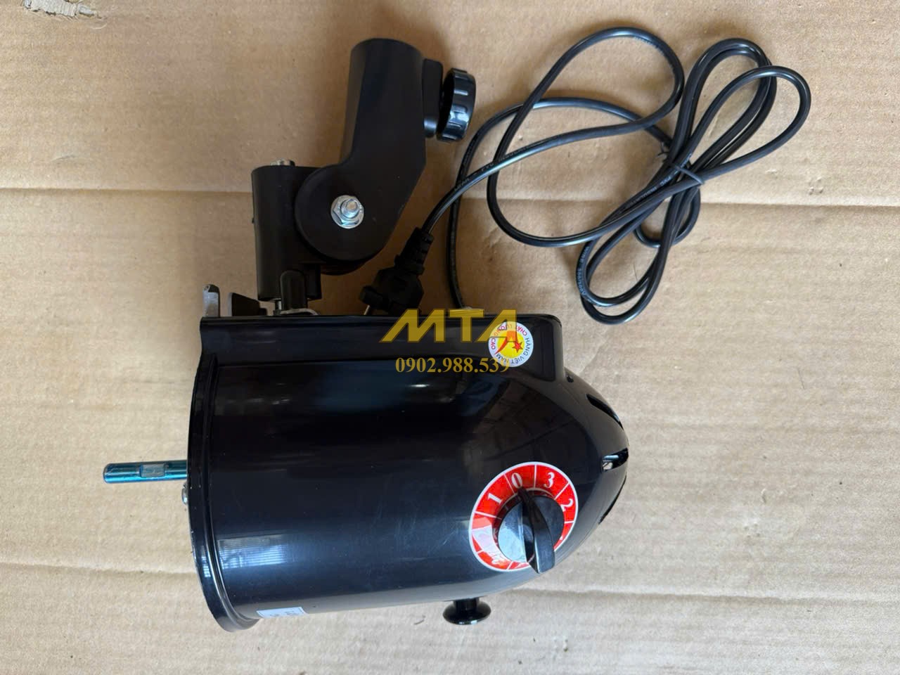 Quạt đứng công nghiệp Lifan Đ-20CX màu đen sang trọng