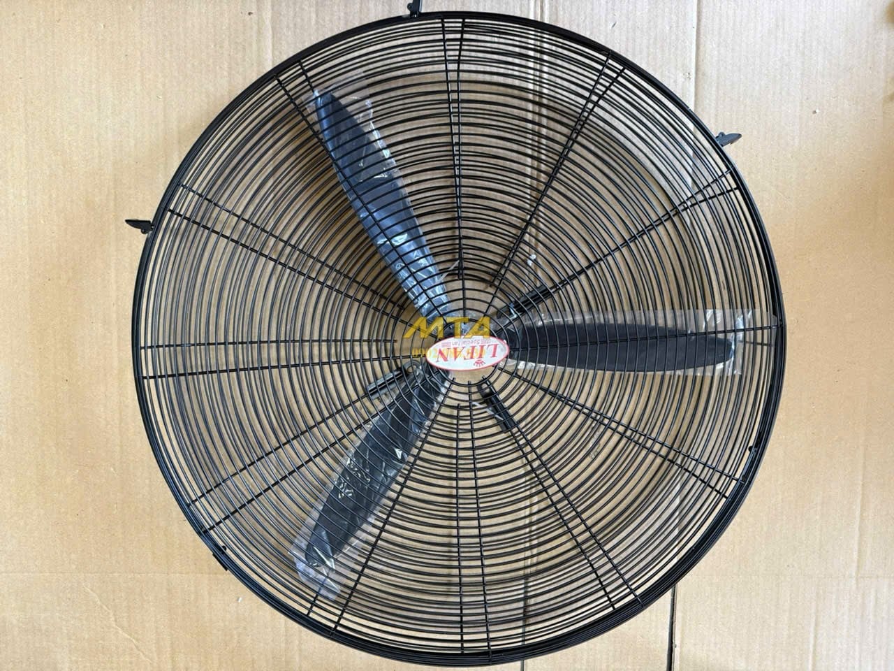 Quạt đứng công nghiệp Đ-26CX sải cánh 65cm công suất 200W