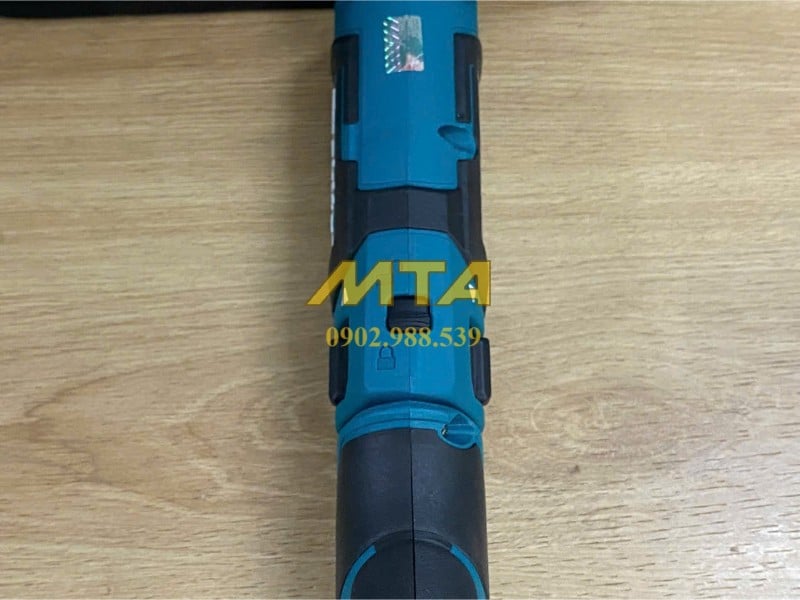 Máy vặn vít Makita TD022DSE dạng bút tiện làm việc góc hẹp