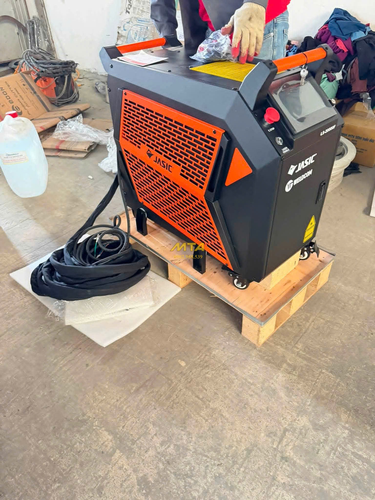 Toàn cảnh thân máy hàn Laser Jasic LS-20000F thế hệ thứ 3