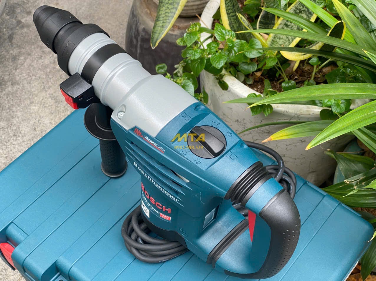 Máy khoan bê tông Bosch GBH 4-32 DFR thiết kế bền bỉ