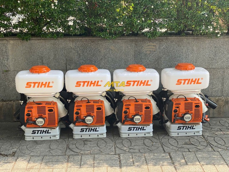 Cận cảnh động cơ và vòi phun máy STIHL SR420