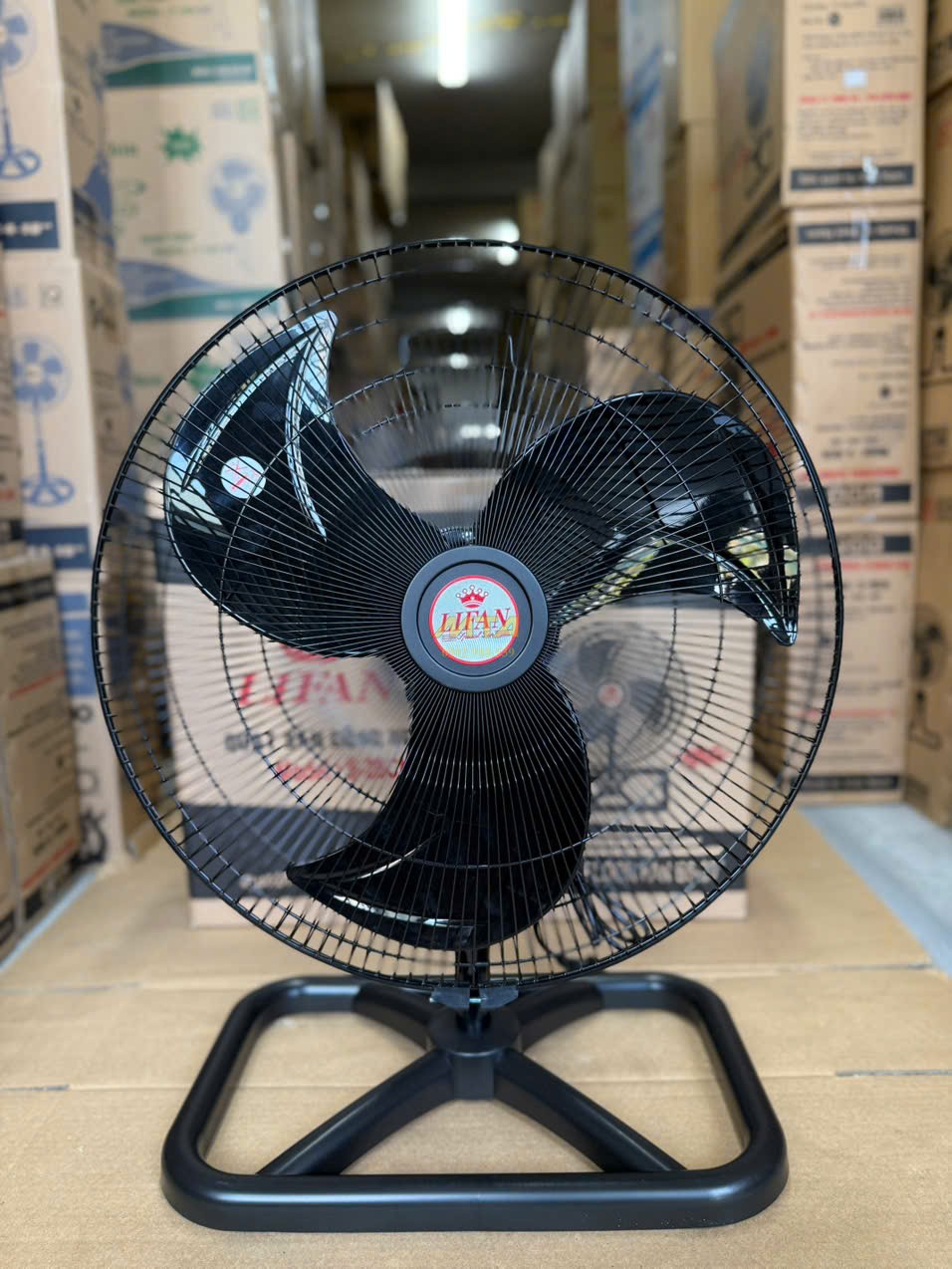 Góc nhìn thực tế quạt sàn công nghiệp S-20CN tại kho Minh Tâm