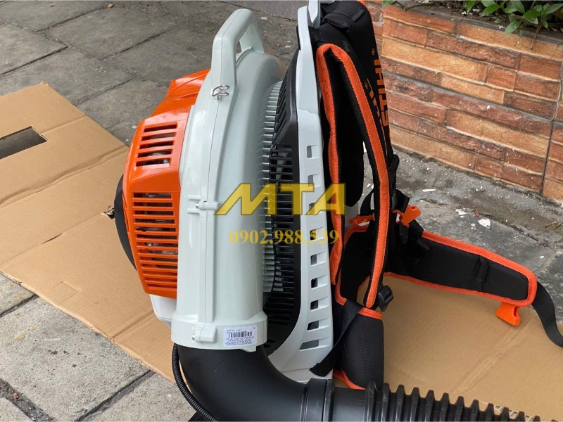 Máy thổi Stihl BR800 đeo lưng thực tế khi sử dụng