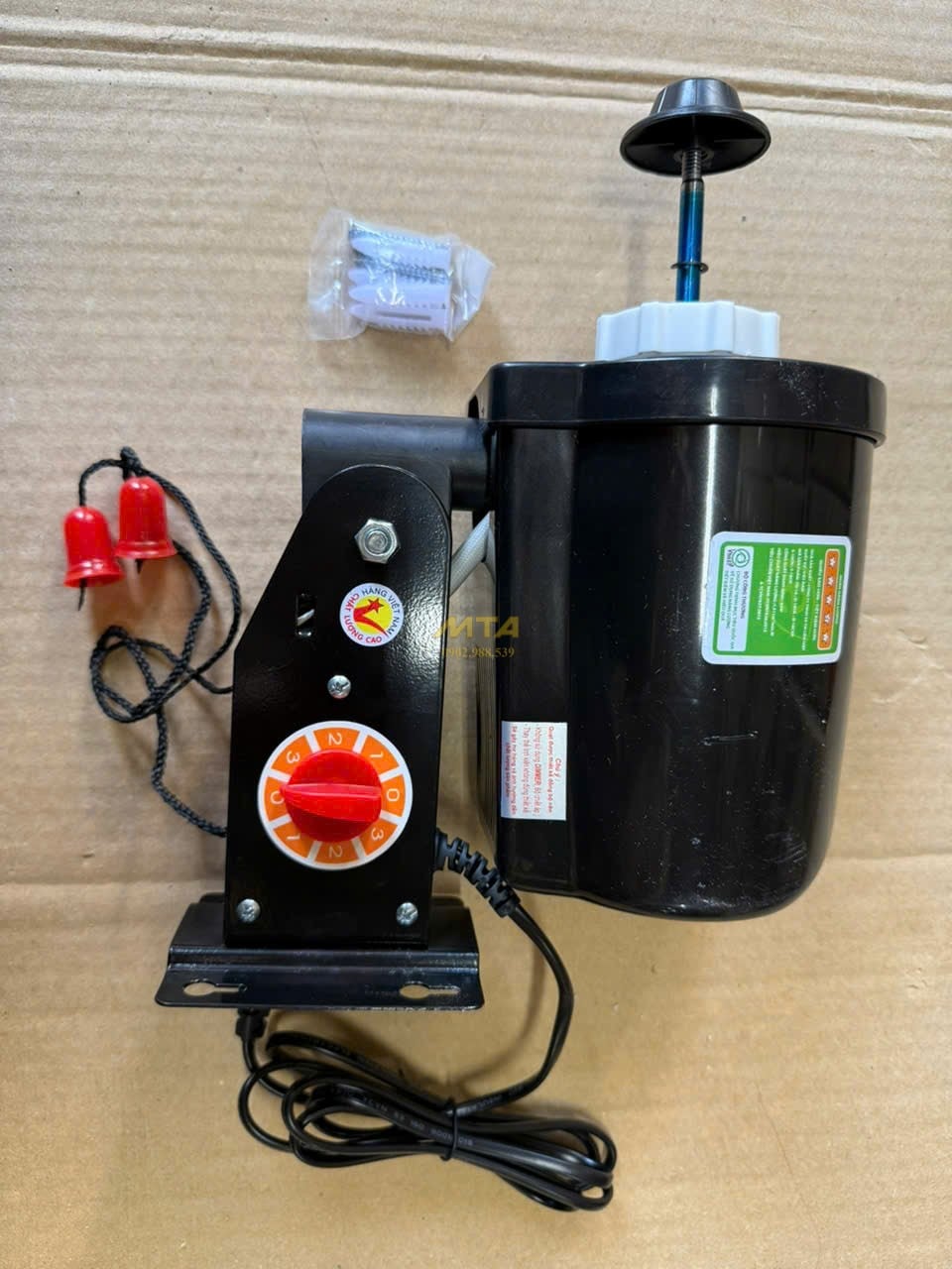 Quạt treo công nghiệp T-18CH thiết kế treo tường chắc chắn