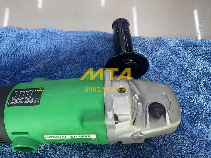 Tay cầm phụ Hitachi SP18VA giúp ghì máy chắc trên bề mặt lớn