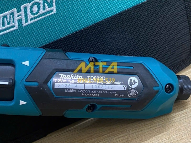 Tem model máy vặn vít dùng pin Makita TD022DSE 7.2V