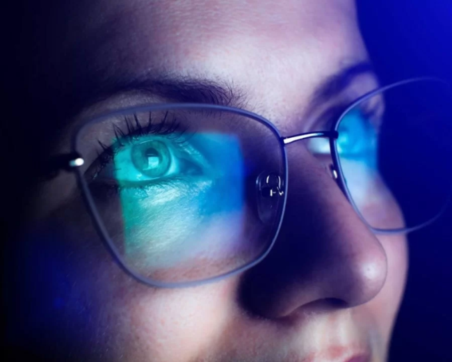 Tròng kính Mykolor KLA 1.56 Bluecut.Plus – Giải pháp bảo vệ mắt toàn diện trong kỷ nguyên số