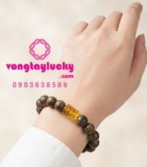 Đeo Trầm tốc phối hổ phách phúc khí viên mãn