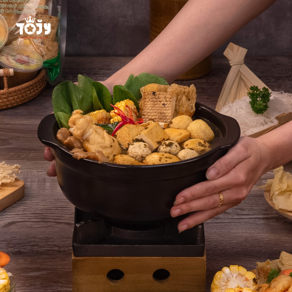 Sôi sùng sục nồi lẩu chay - Trọn vẹn ngày nghỉ sum vầy tình thương