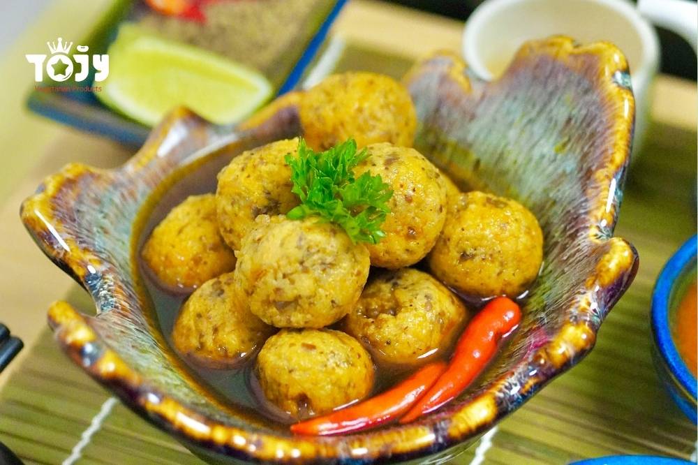 Chế biến đa dạng món ngon từ thịt viên chay TOJY
