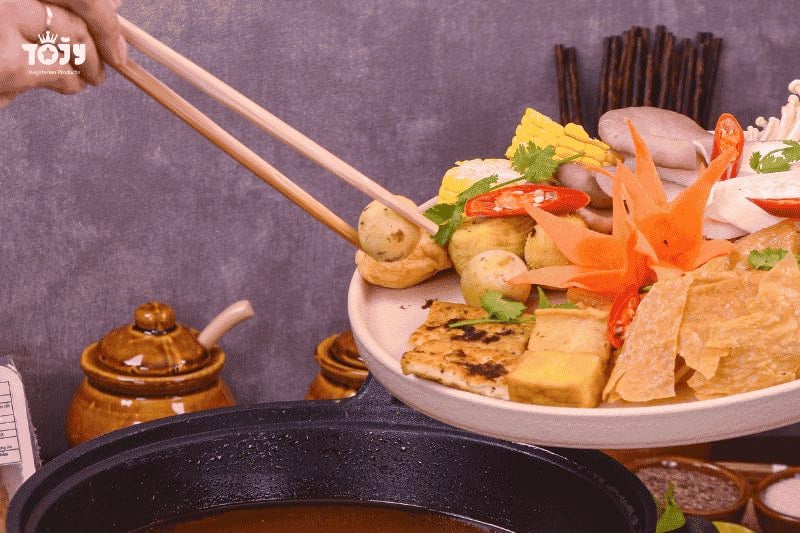 Chả cá viên chay TOJY 150g dai ngon, tiện lợi và dễ chế biến.