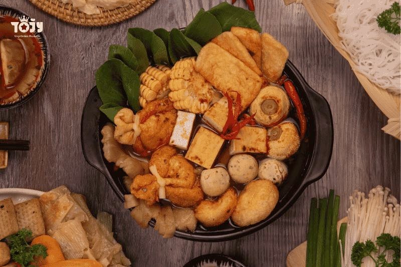 Cốt lẩu chua giúp nấu lẩu chay nhanh chóng và tiện lợi