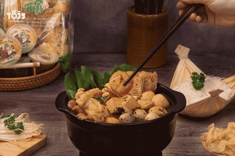 Cốt lẩu chua TOJY đậm vị, dễ kết hợp cùng nhiều món chay