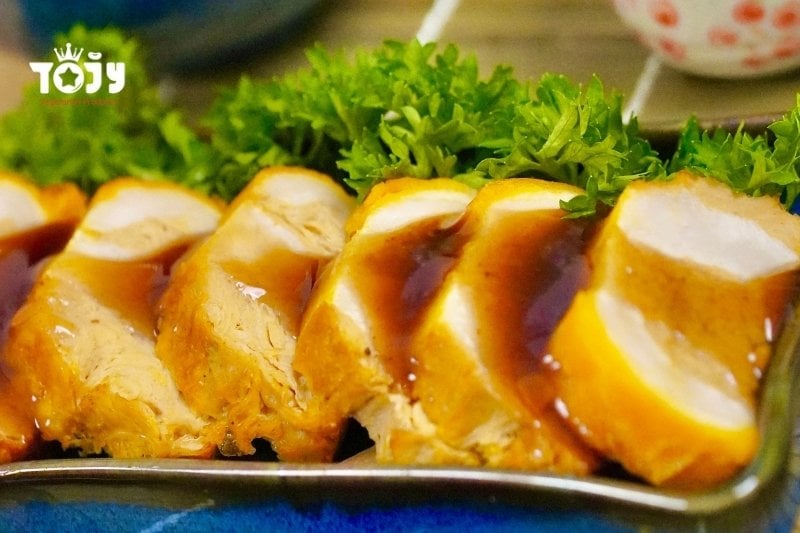 Lớp da vàng ươm của thịt heo quay chay khiến mọi thực khách phải xuýt xoa