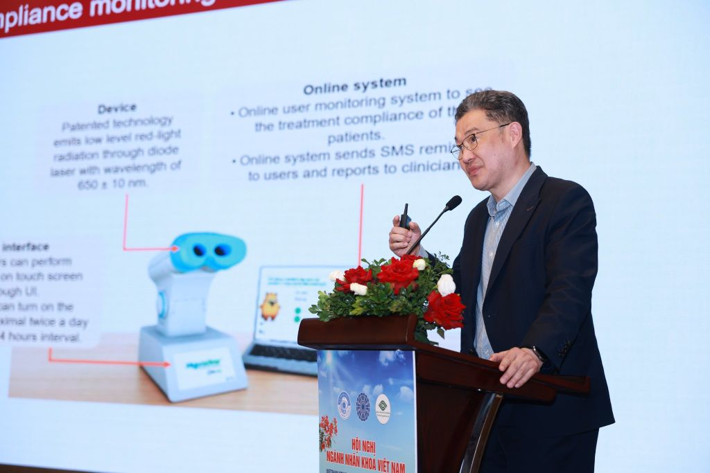 Liệu pháp Ánh sáng Đỏ (RLRL) trong Kiểm soát Cận thị: Cập nhật Mới từ Giáo sư Mingguang He tại Hội nghị VOS 2025
