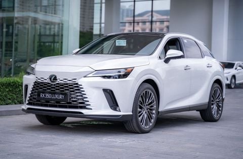 XE HYBRID GIẢM GIÁ 'SẬP SÀN' TRONG THÁNG 3: CÓ MỘT MẪU XE NHẬT GIẢM ĐẾN 330 TRIỆU ĐỒNG