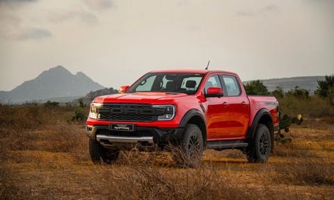 DÀN XE FORD CHỜ KHÁCH TRẢI NGHIỆM TẠI VIETNAM MOBILITY SHOW 2025