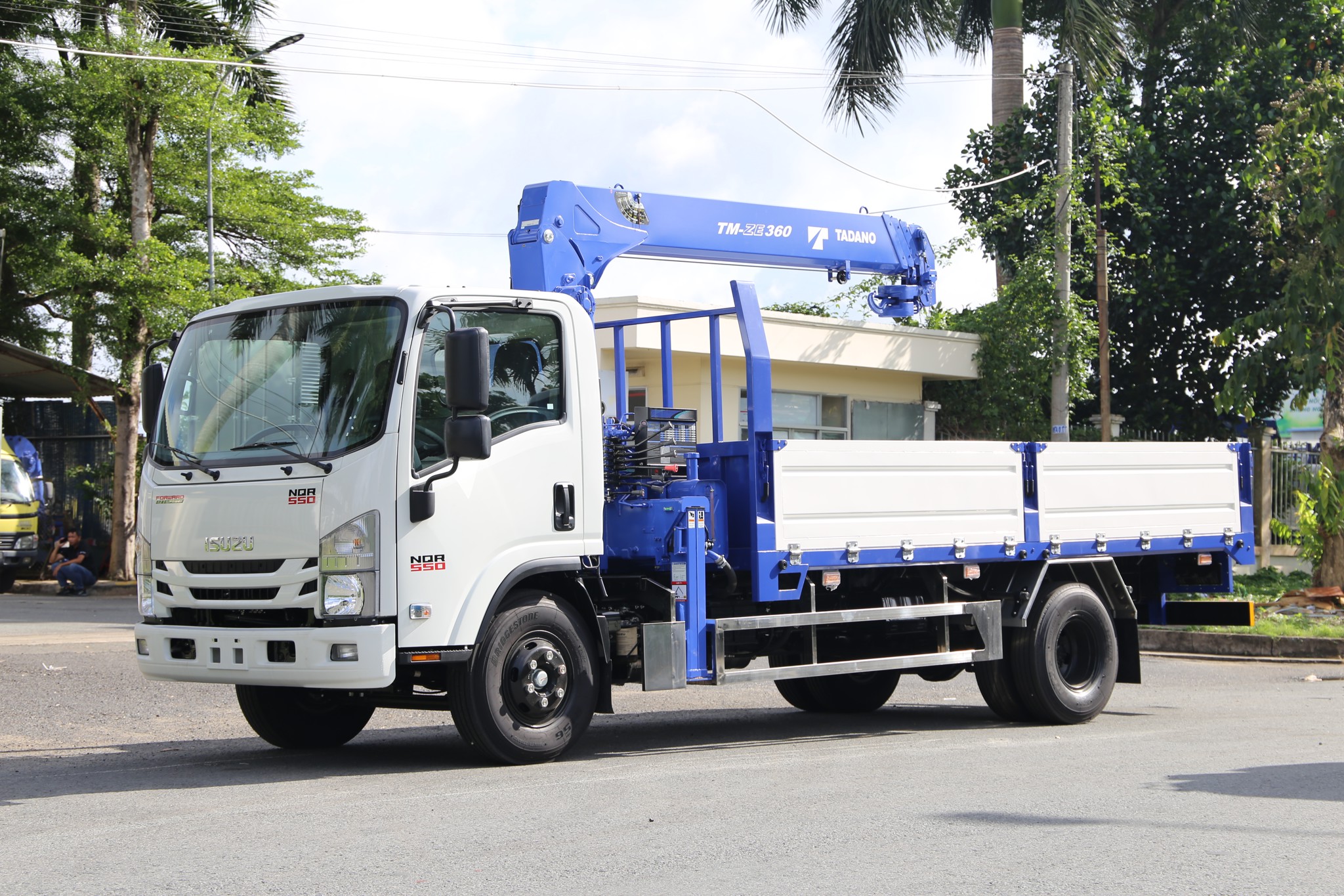 Xe tải cẩu 5 tấn