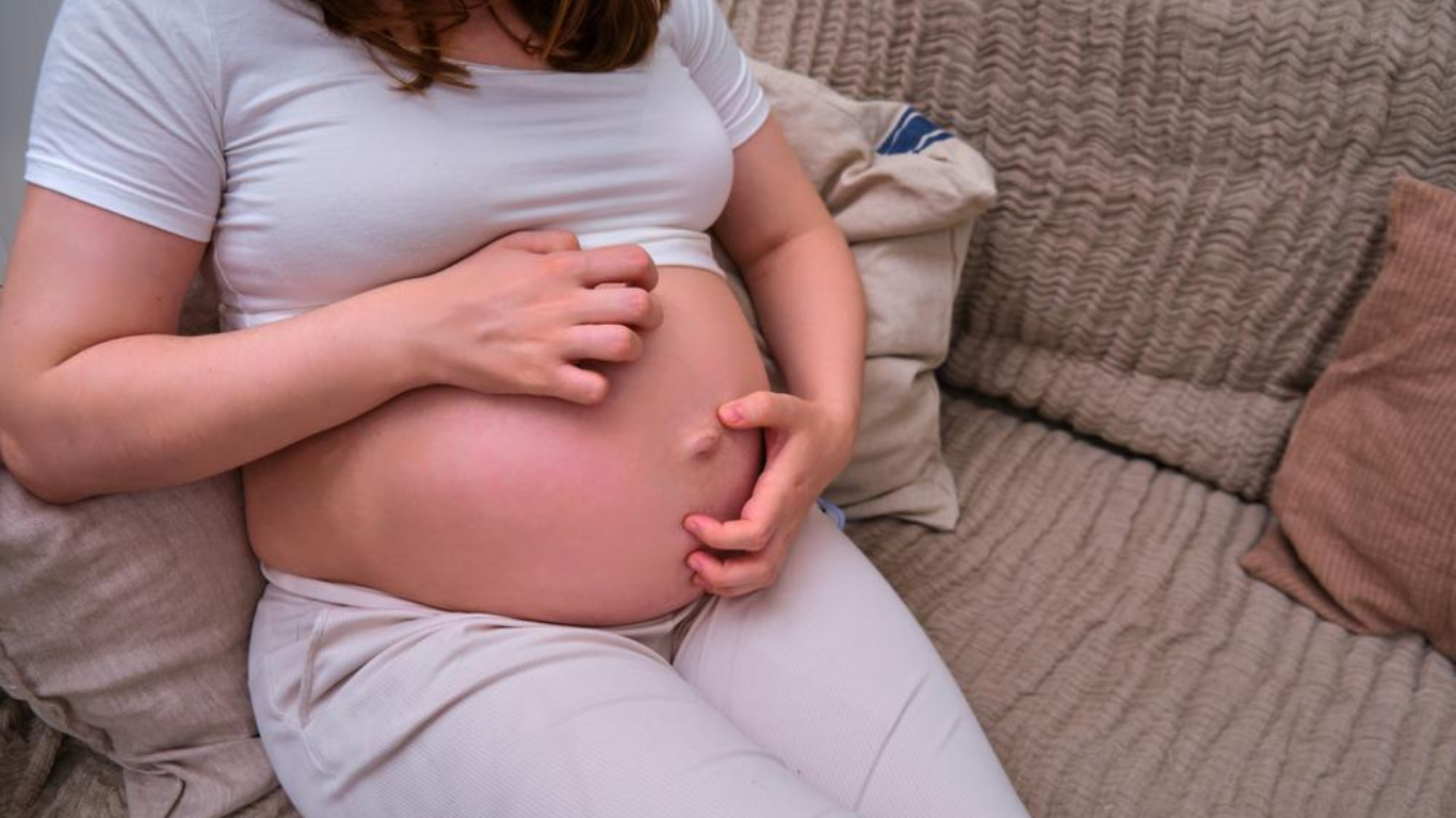 Bị Ngứa Khắp Người Khi Mang Thai Phải Làm Sao?