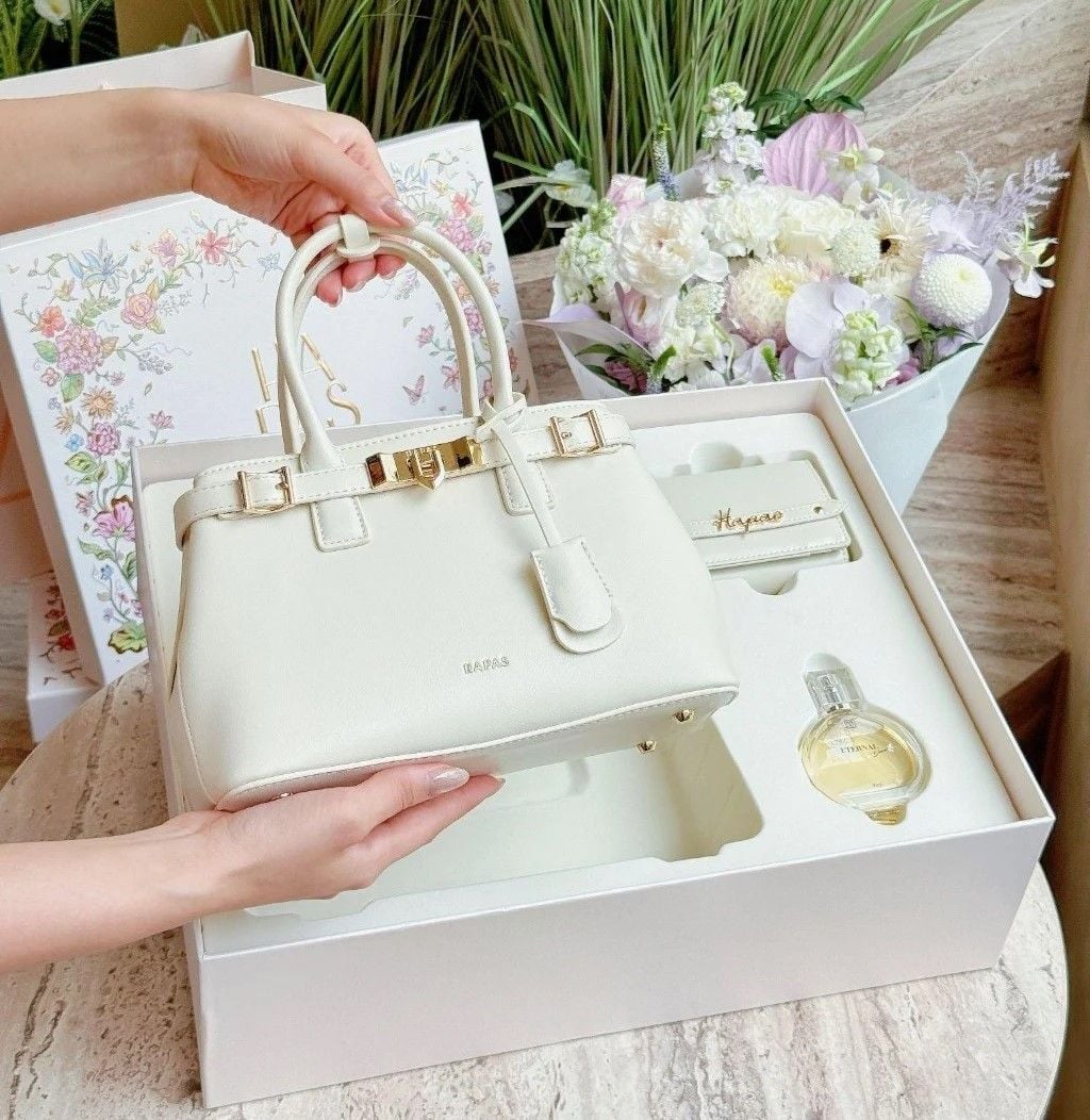 18 quà tặng mẹ chồng ý nghĩa, ấn tượng, mẹ thích mê