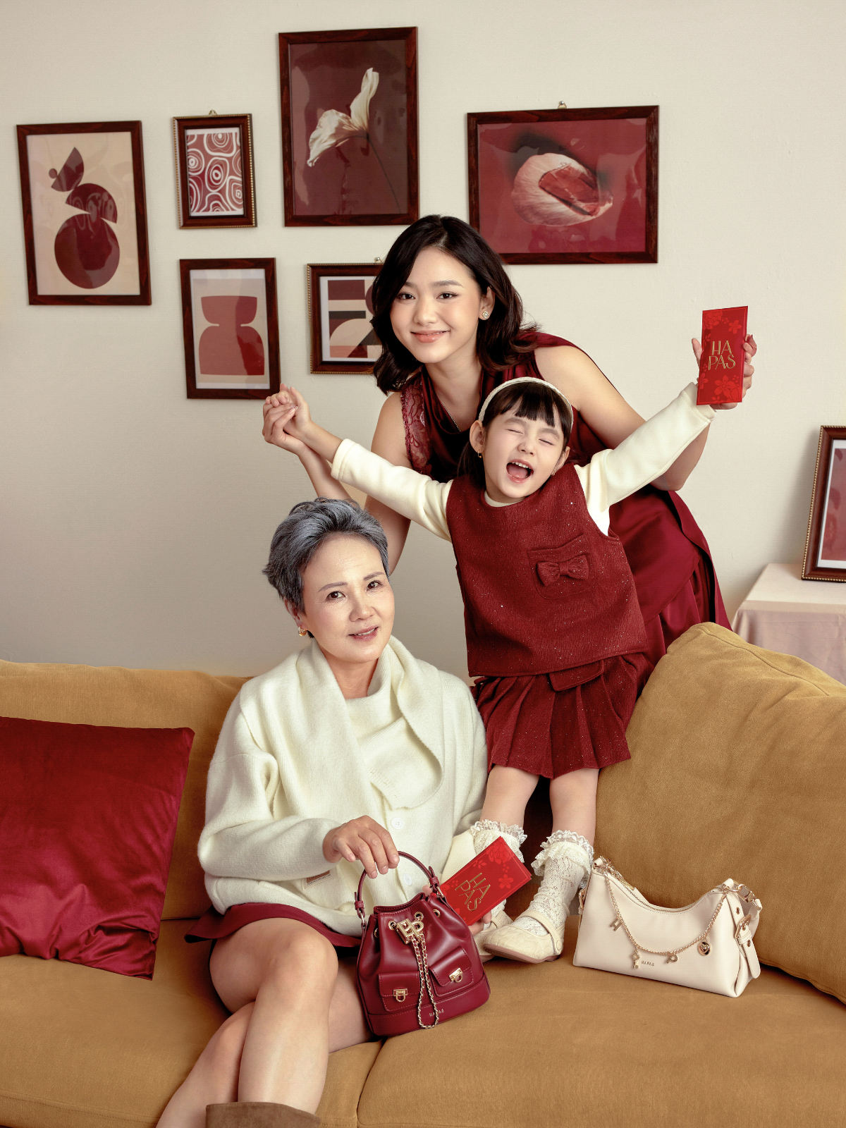 Sản phẩm c&ugrave;ng bộ sưu tập