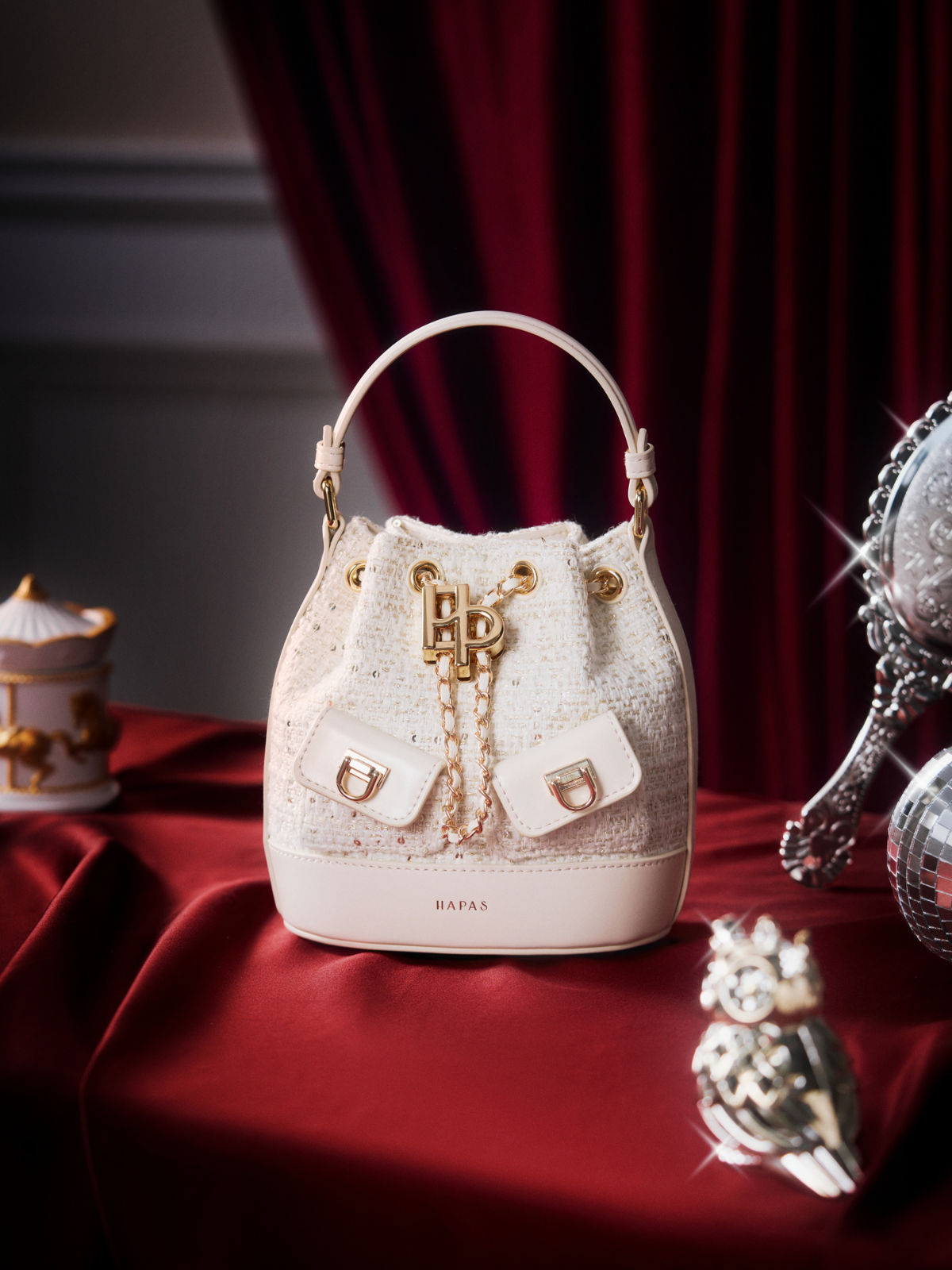 Sản phẩm c&ugrave;ng bộ sưu tập