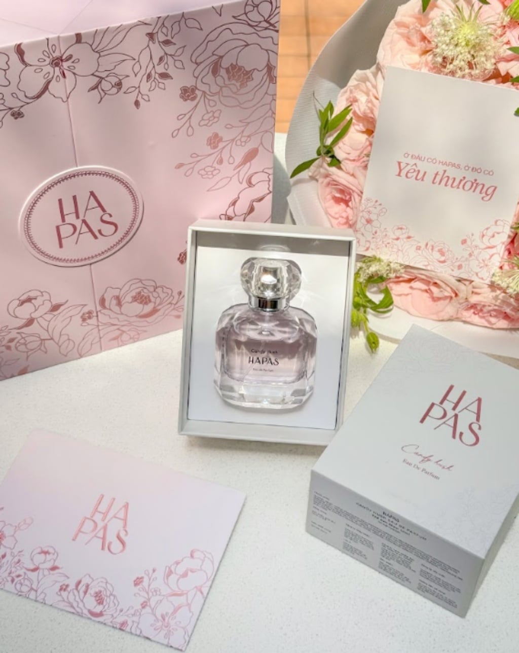 Gợi ý quà tặng cô giáo 20 10 với set nước hoa tinh tế