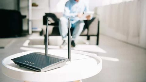 Đừng Đặt Router Wi-Fi Dưới Sàn Nhà Nếu Không Muốn Mạng Yếu