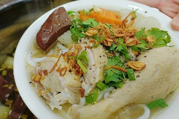 Bánh canh bột gạo lọc Gà Nấm
