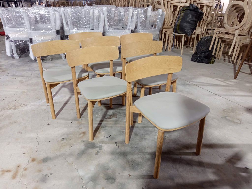 Đừng để bàn ghế bắt mắt biến quán café của anh chị thành ‘mớ hỗn độn