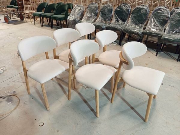 Bàn ghế café, nhà hàng: không dễ vệ sinh thì nhanh xuống cấp