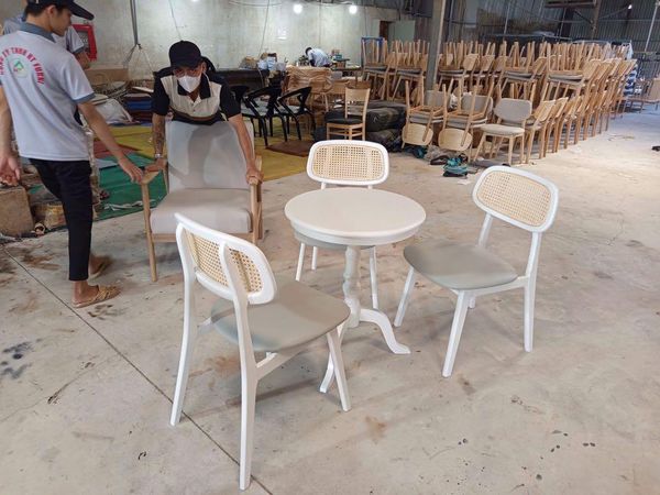 Bàn cao ghế thấp: lỗi tưởng nhỏ nhưng khiến quán mất khách