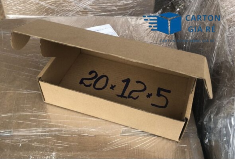 Hộp carton nắp cài có bị móp khi ship không? - Cartongiare