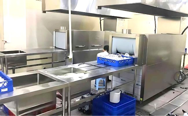 Phân tích lượng nước, hóa chất và điện năng tiêu thụ của máy rửa chén công nghiệp
