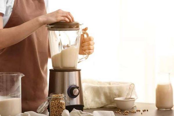 Cách làm sữa hạt bằng máy xay sinh tố​ công nghiệp
