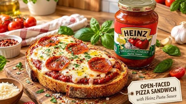 Công Thức Bánh Mì Pizza Mở Mặt (Open-Faced Pizza Sandwich) Với Sốt Mì Ý Heinz