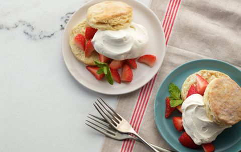 Bánh dâu tây đơn giản của Organic Valley