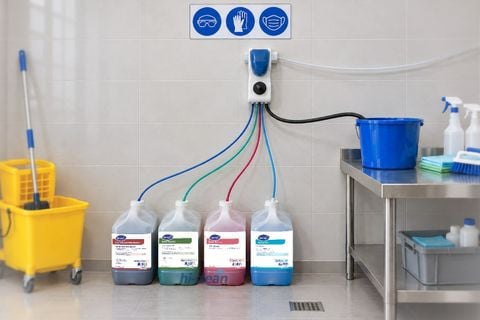 Thiết bị pha hóa chất là gì? Giải pháp pha hóa chất SEKO ProMini cho doanh nghiệp