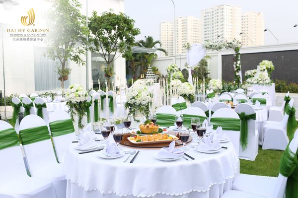 TỔ CHỨC TIỆC CƯỚI NGOÀI TRỜI TRỌN VẸN CẢM XÚC VÀ PHONG CÁCH TẠI ĐẠI HỶ GARDEN