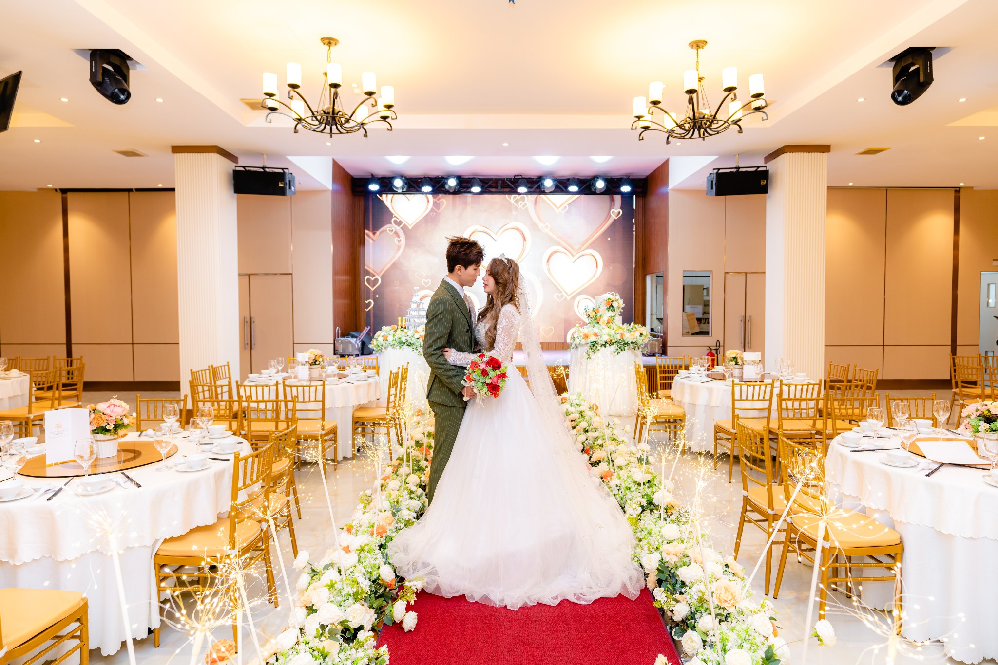 Bí Quyết Tổ Chức Tiệc Cưới Giá Rẻ, Không Lo Bị Lỗ