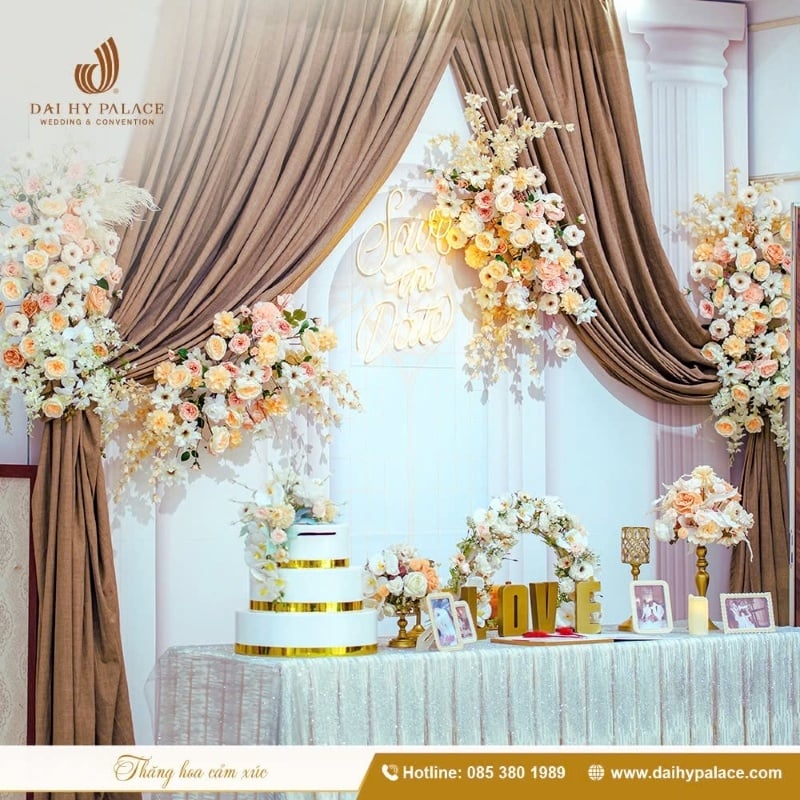 Tặng trang trí bàn Gallery khi đặt tiệc cưới tháng 6