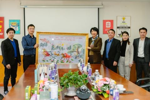 Phó Bí thư Tỉnh ủy Lâm Đồng Phạm Thị Phúc thăm, chúc Tết Công ty Ladophar