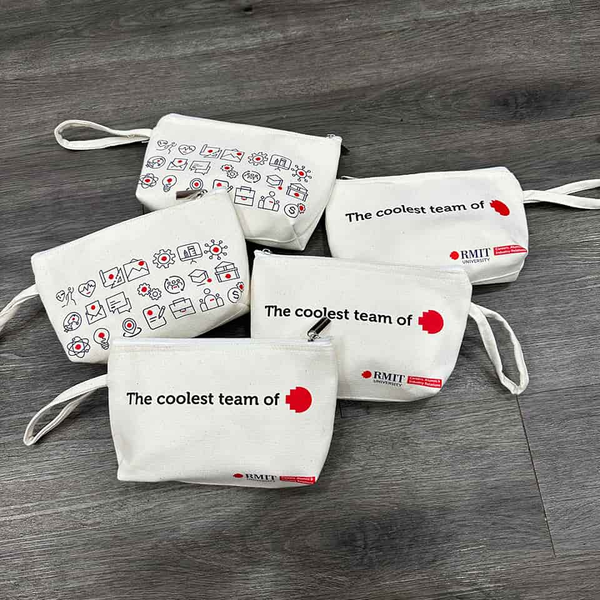 Những mẫu túi vải Canvas in logo trường được yêu thích hiện nay