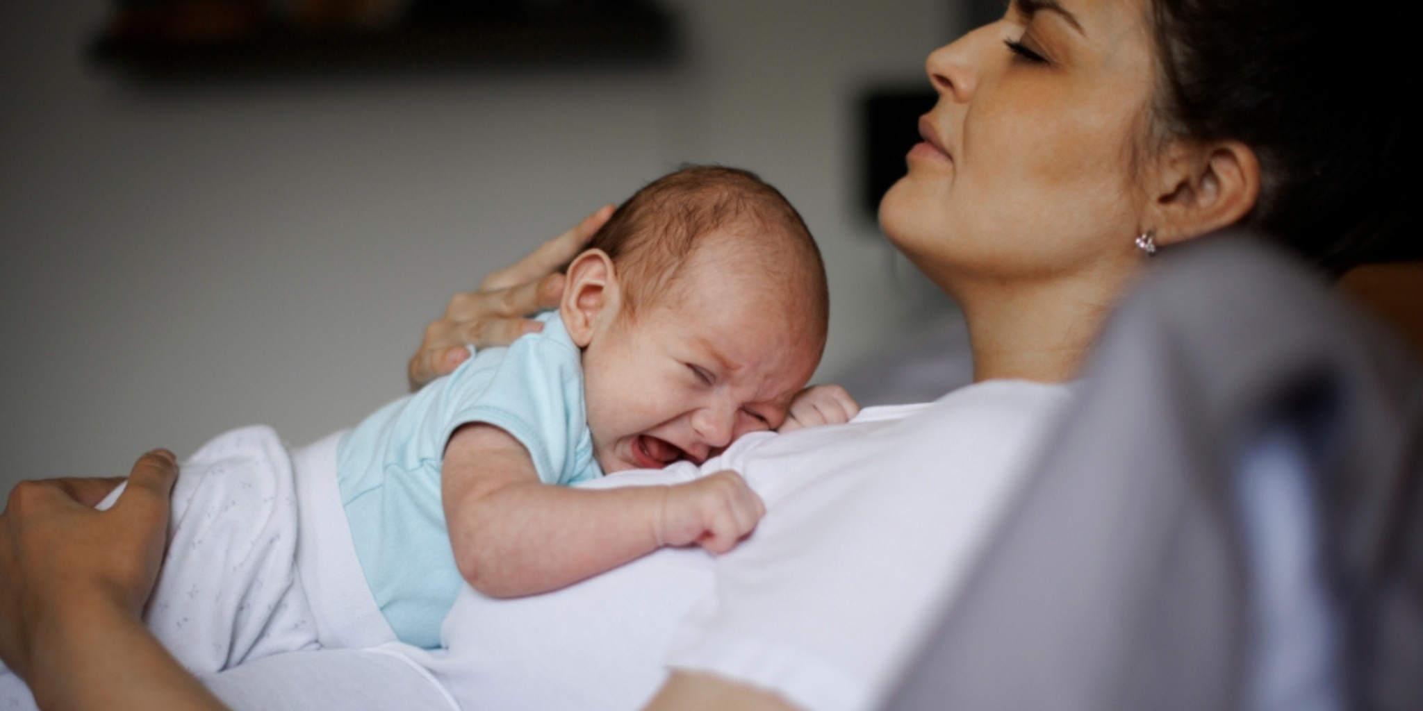 7 Nỗi Khổ Của Mẹ Sau Sinh Tuần Đầu & Cách Vượt Qua