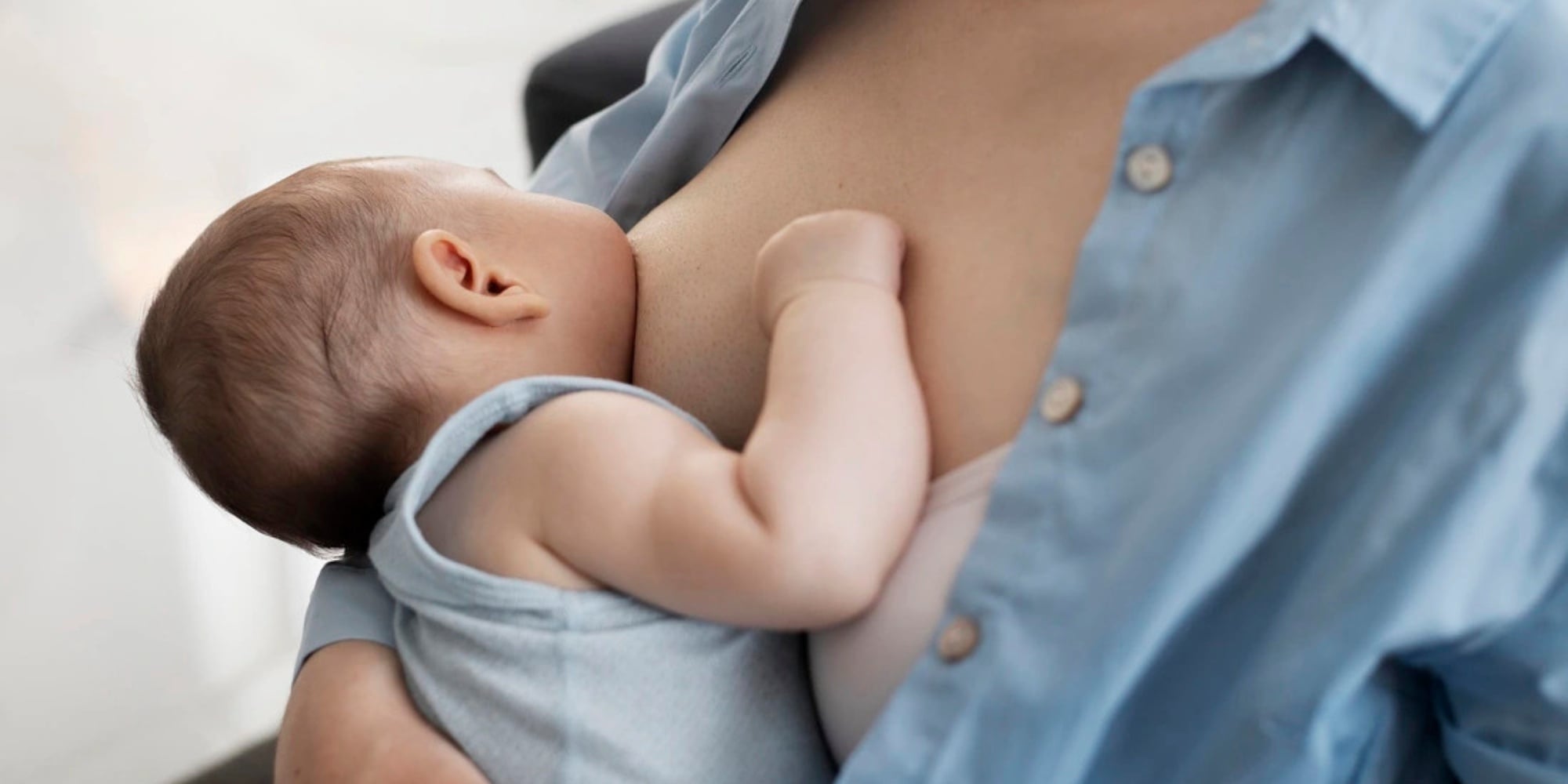 Ngực Không Đối Xứng Khi Cho Con Bú: 5 Cách Cân Bằng Lượng Sữa Hiệu Quả