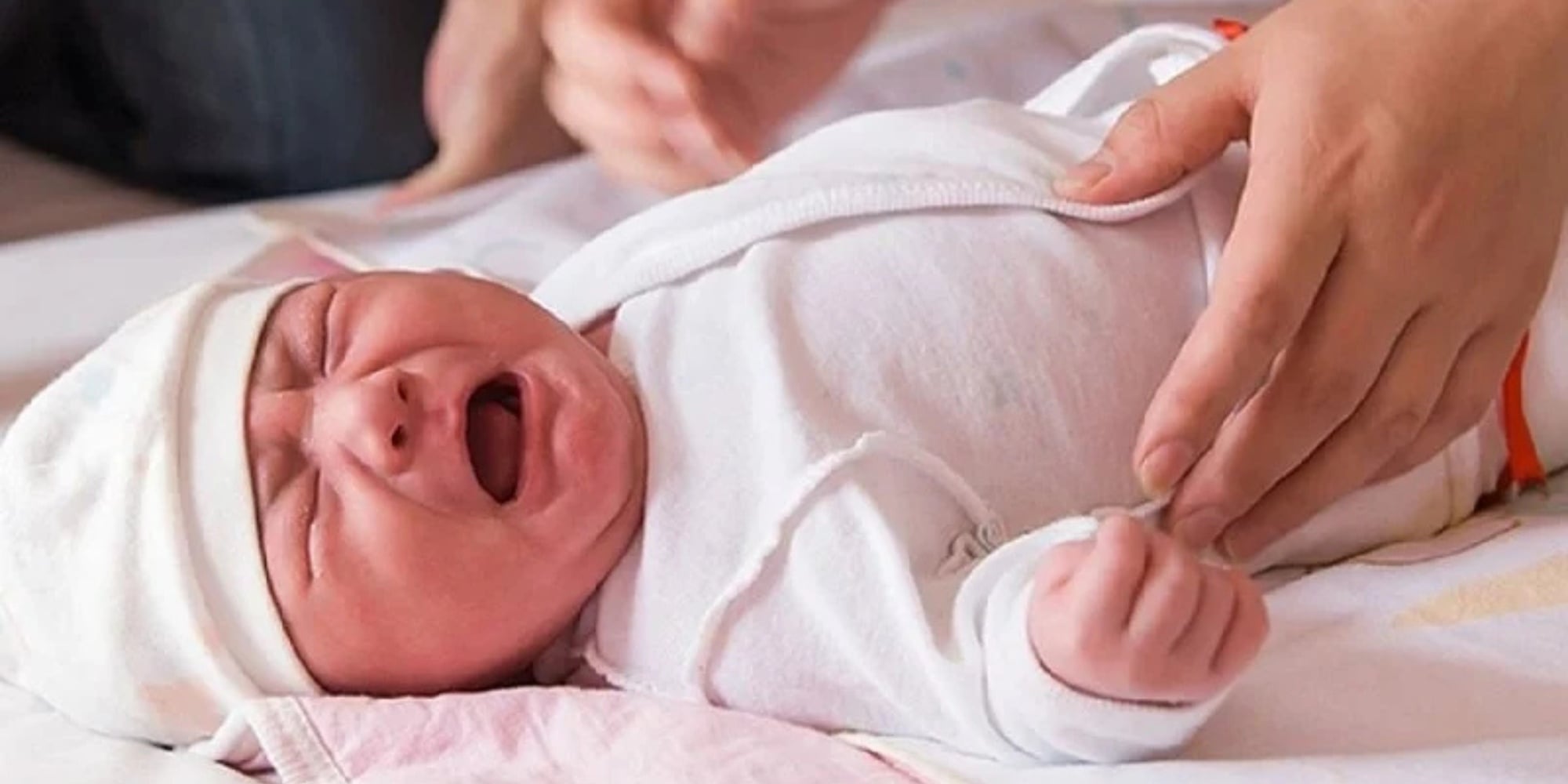Thực Phẩm Gây Đầy Hơi Qua Sữa: Mẹ Ăn Gì Khiến Bé Đau Bụng Colic?