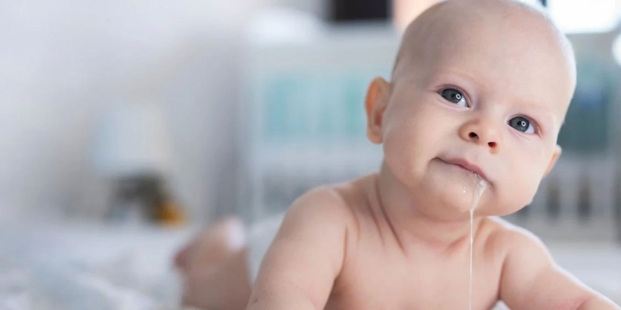 Trẻ Hay Trớ Sữa Phải Làm Sao?