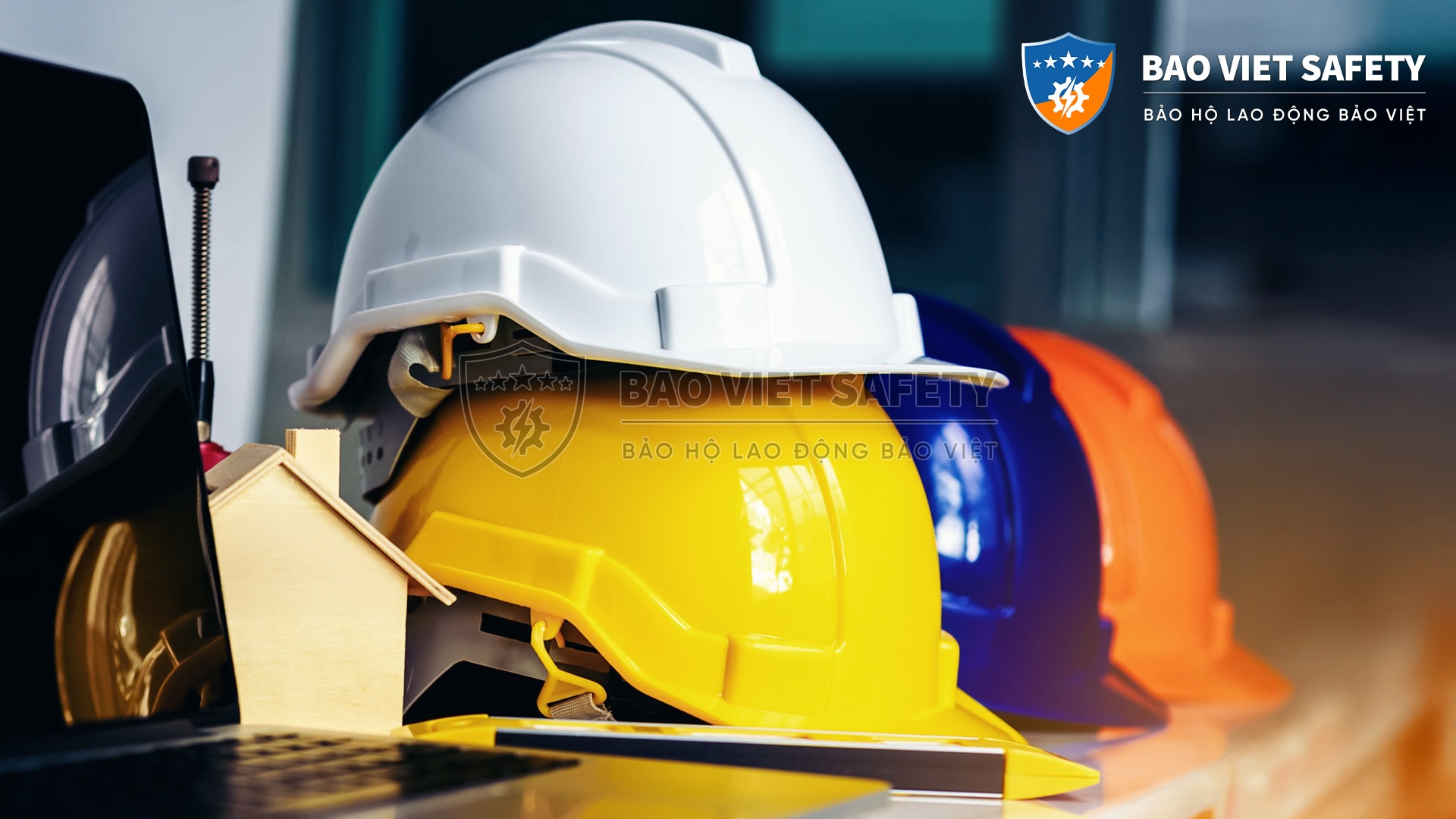 Ý Nghĩa Màu Sắc Của Mũ Bảo Hộ Trong Môi Trường Lao Động