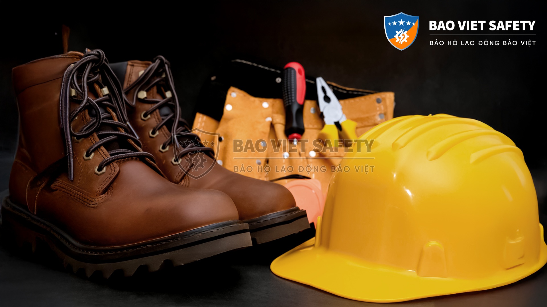 Giày Bảo Hộ Công Nghiệp Nặng - Vì Sao Bắt Buộc và Lợi Ích Vượt Trội